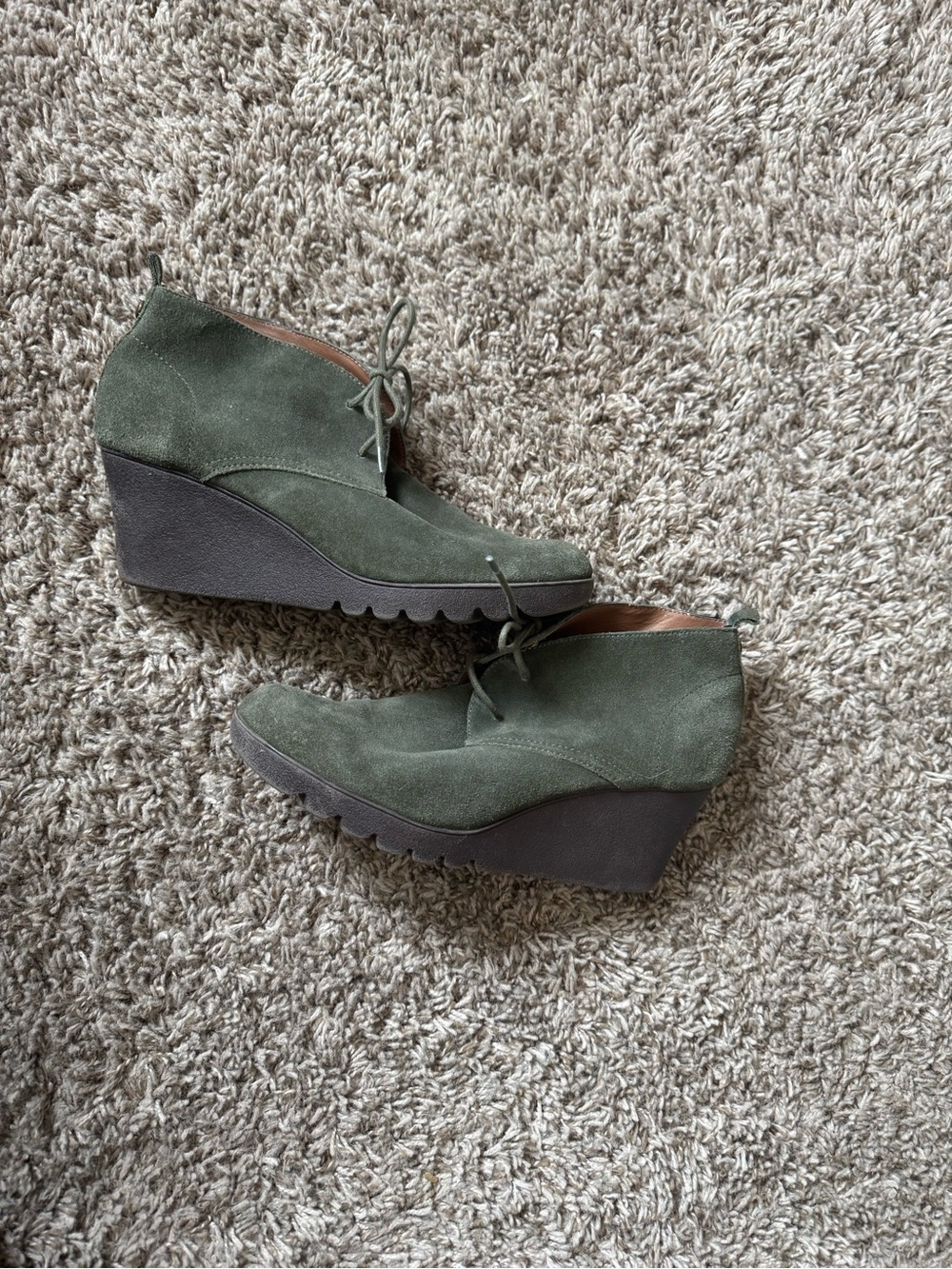 Donald Pliner Women’s Olive Green Suede Lace-Up Ankle Wedge Booties 9.5
